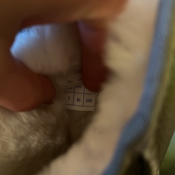 NWT Uggs Luxe short boots - Picture 3 of 6